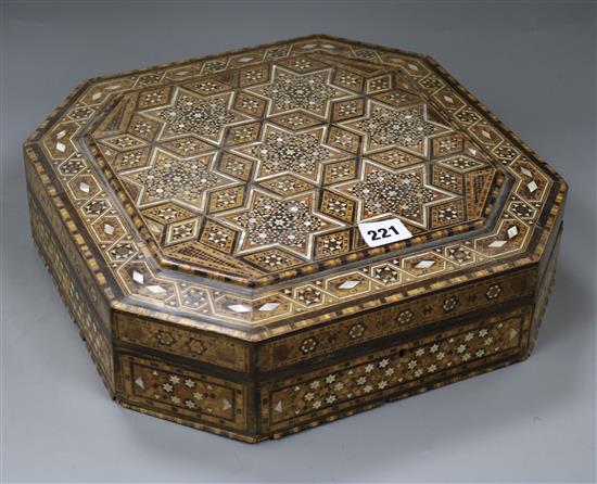 A Damascas box
